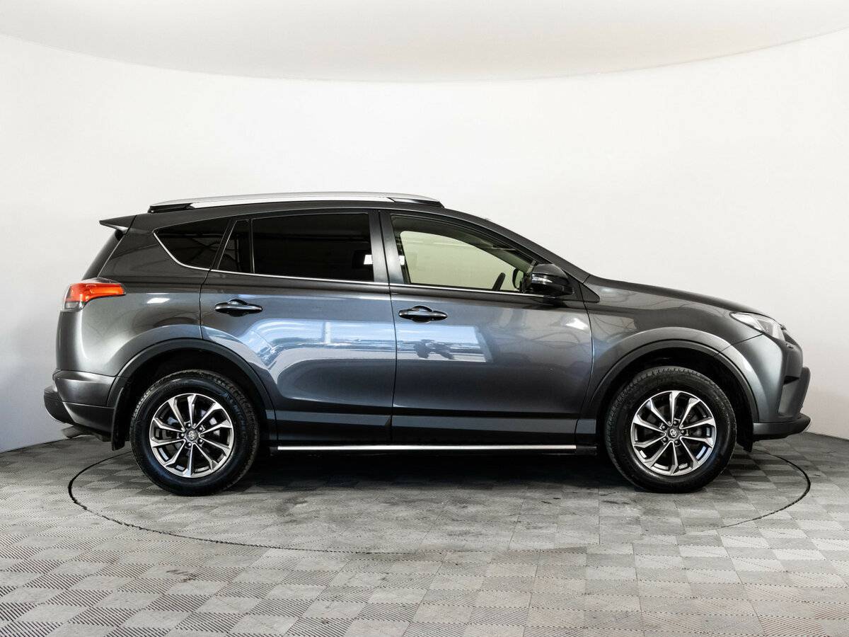 Toyota RAV4 с пробегом — 2016 год. Фото: #3