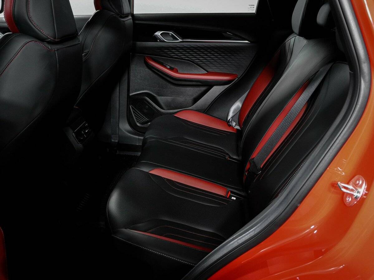 Geely Coolray с пробегом — 2024 год. Фото: #9