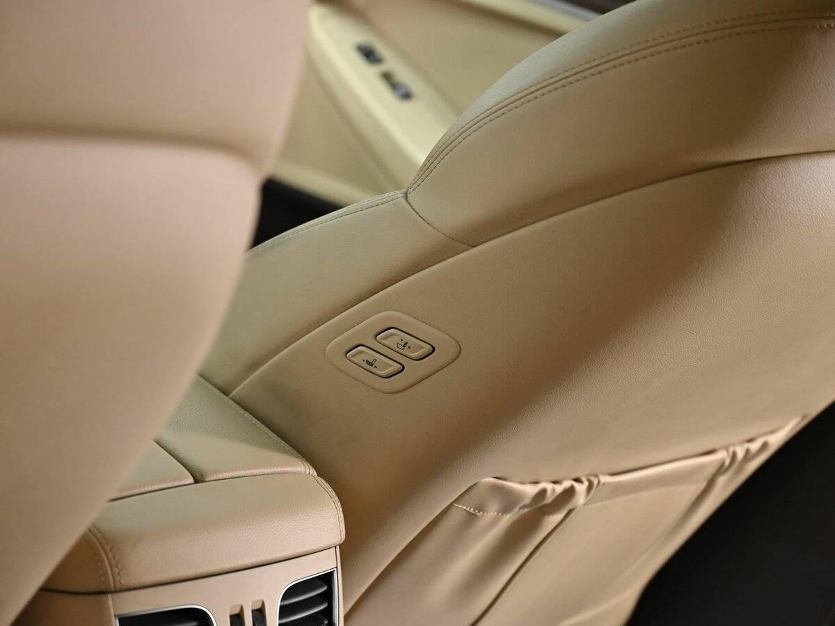 Hyundai Genesis с пробегом — 2016 год. Фото: #15