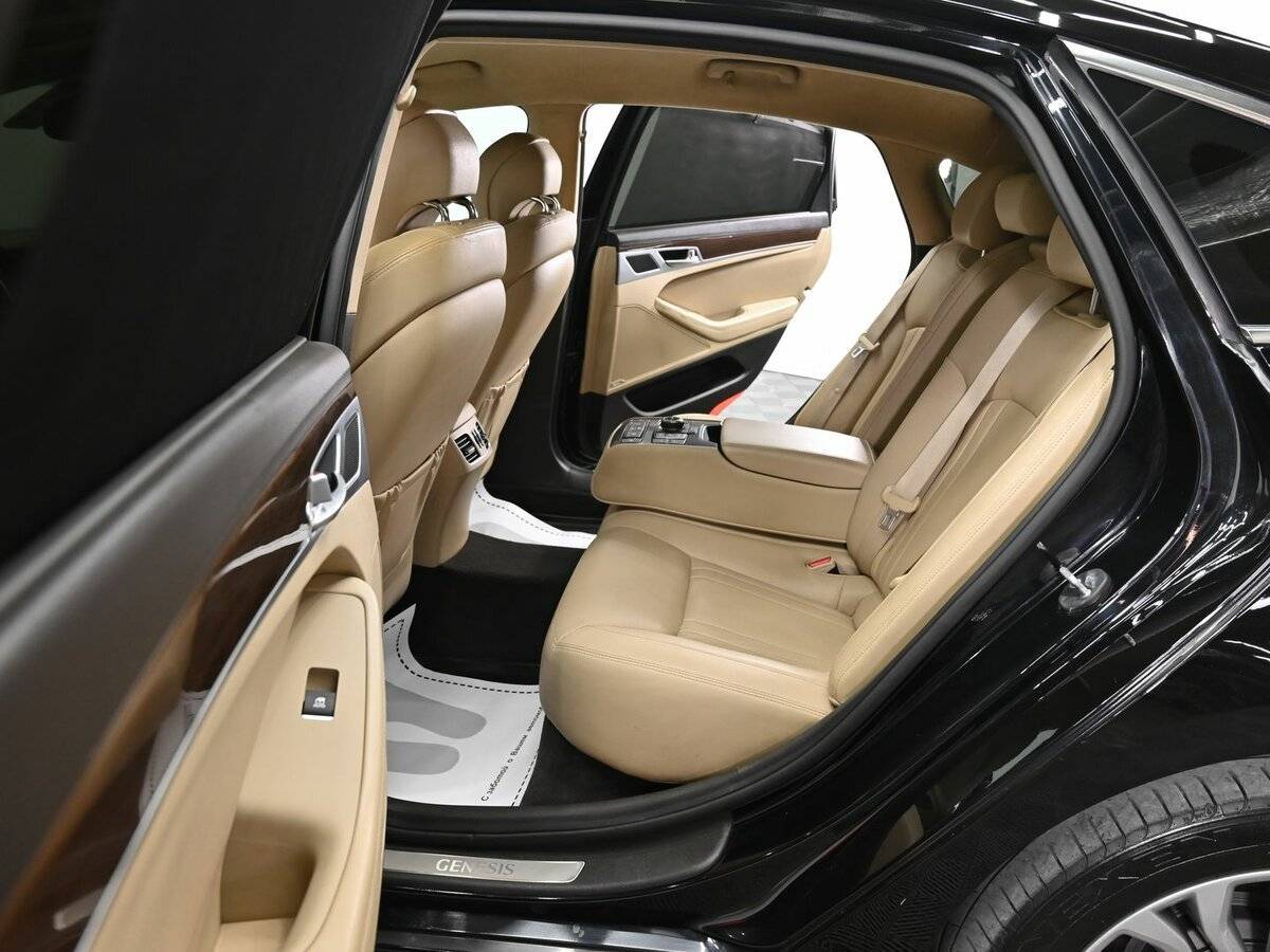 Hyundai Genesis с пробегом — 2016 год. Фото: #16