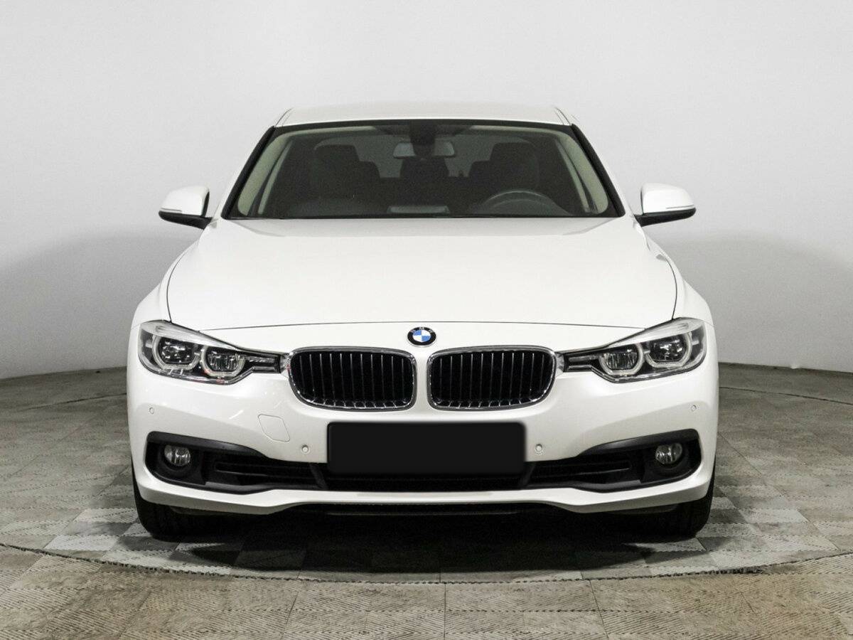 BMW 3 серии с пробегом — 2018 год. Фото: #1