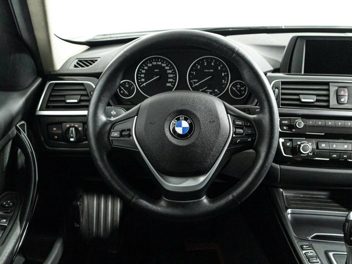 BMW 3 серии с пробегом — 2018 год. Фото: #19