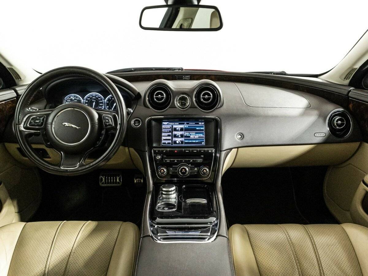 Jaguar XJ с пробегом — 2014 год. Фото: #12
