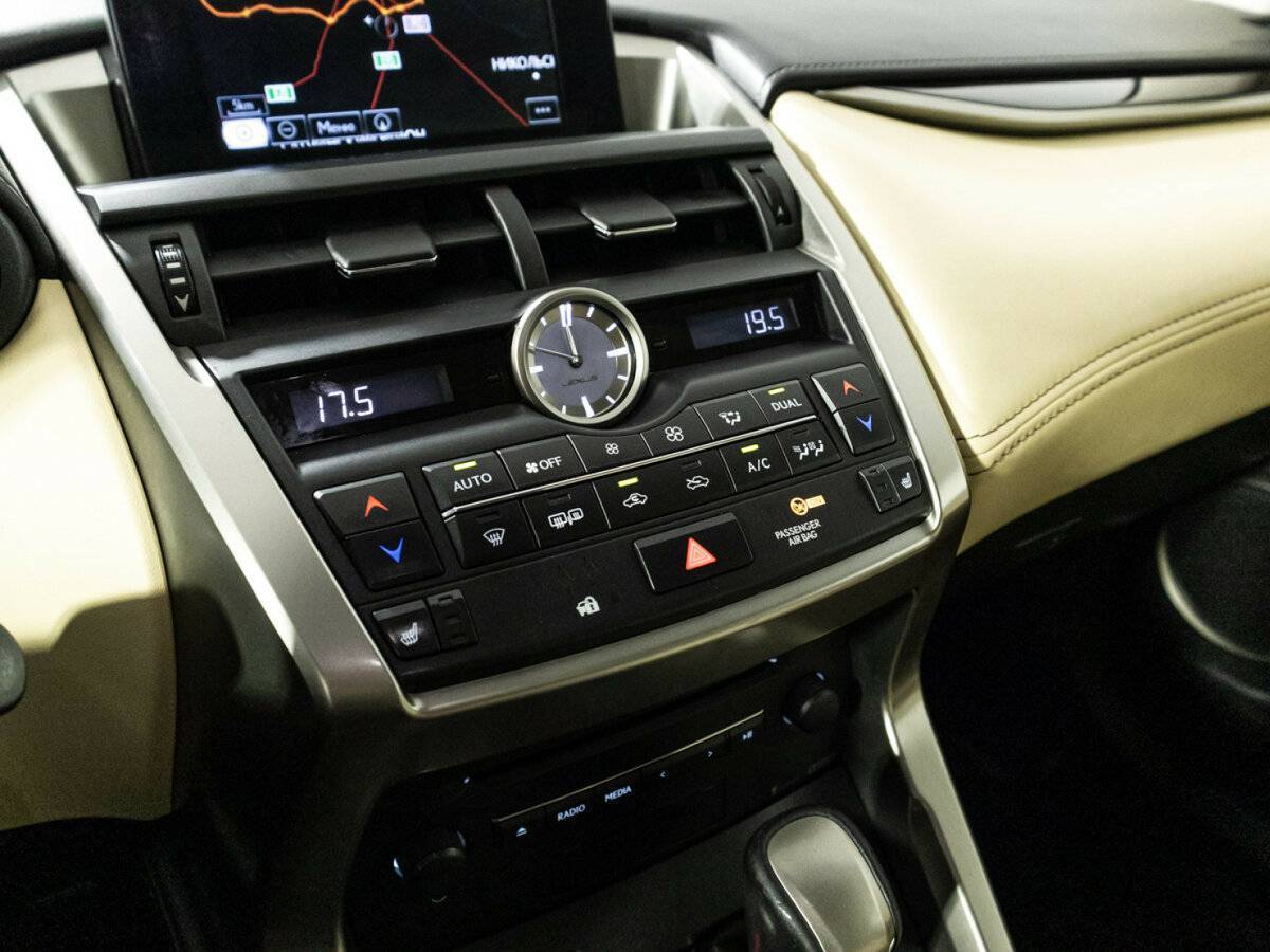 Lexus NX с пробегом — 2015 год. Фото: #20