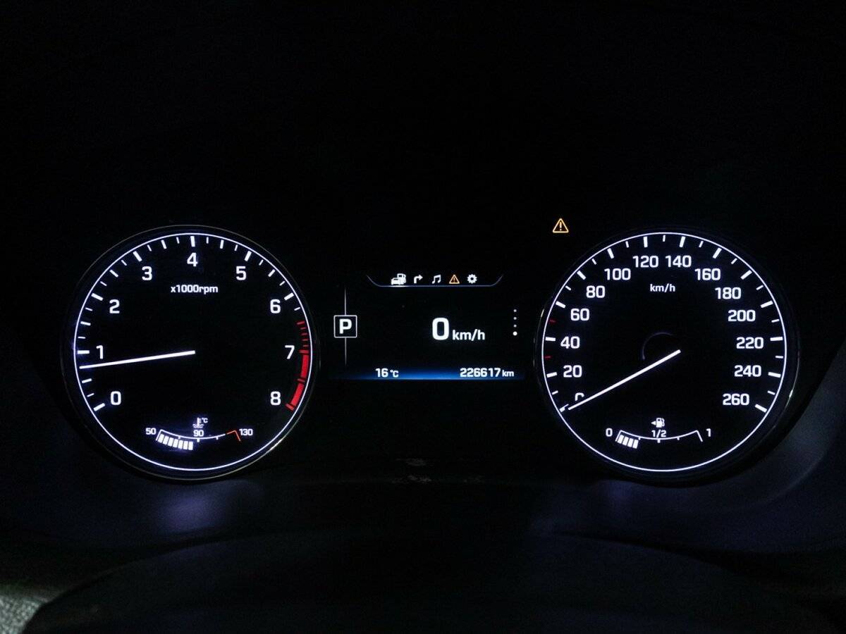 Hyundai Genesis с пробегом — 2015 год. Фото: #11