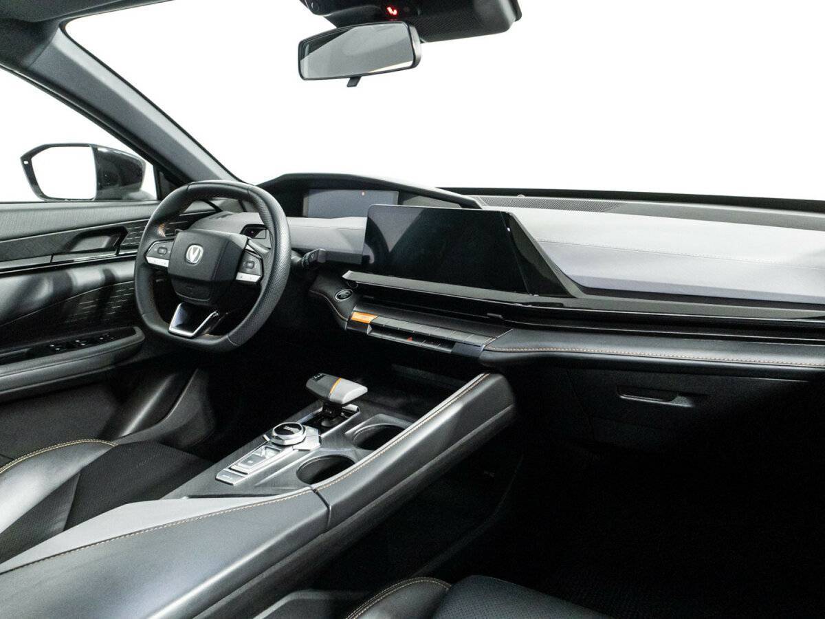 Changan UNI-V с пробегом — 2023 год. Фото: #8