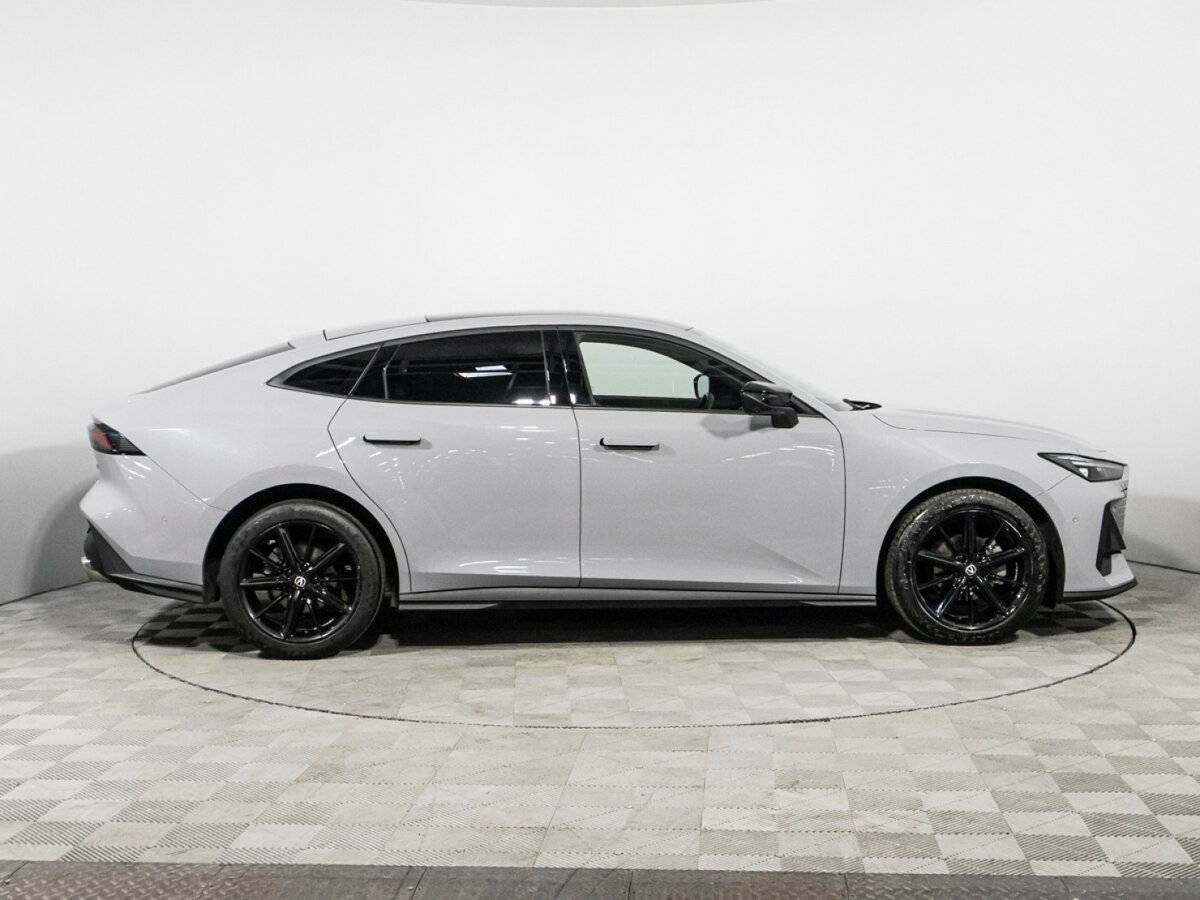 Changan UNI-V с пробегом — 2023 год. Фото: #3