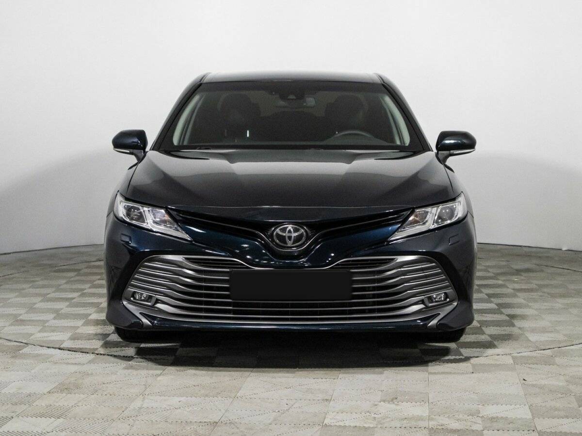 Toyota Camry с пробегом — 2019 год. Фото: #1