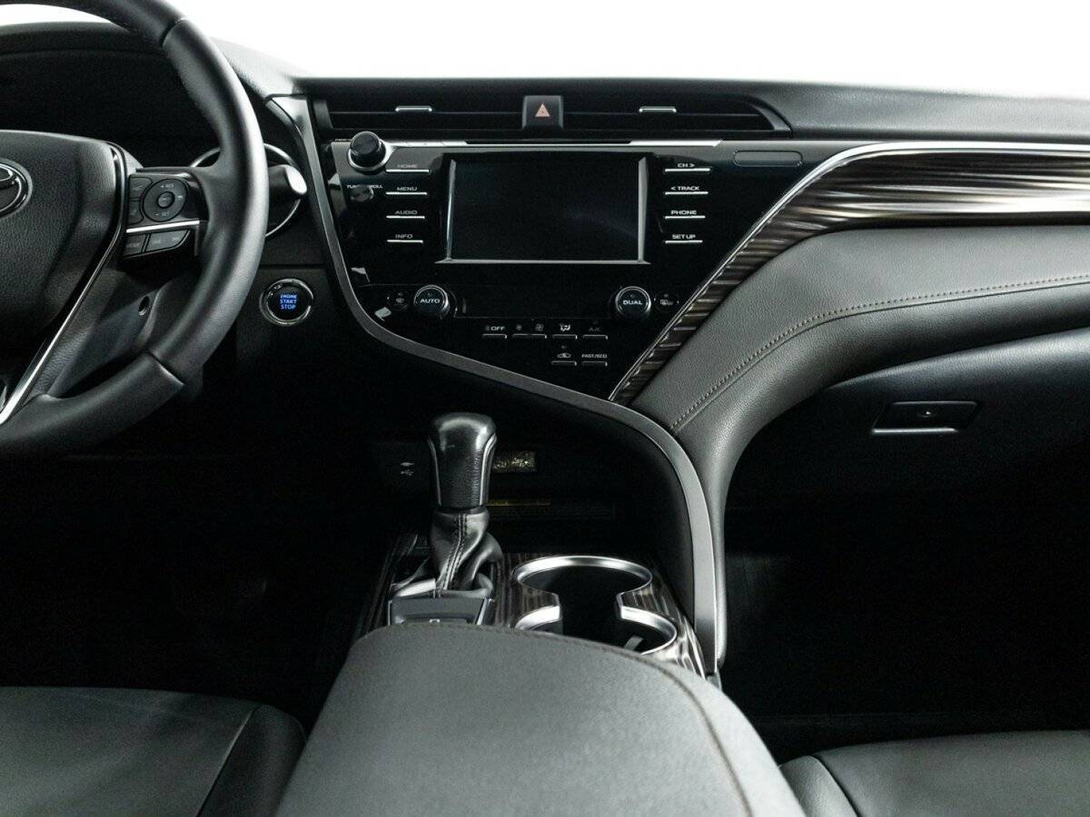 Toyota Camry с пробегом — 2019 год. Фото: #13