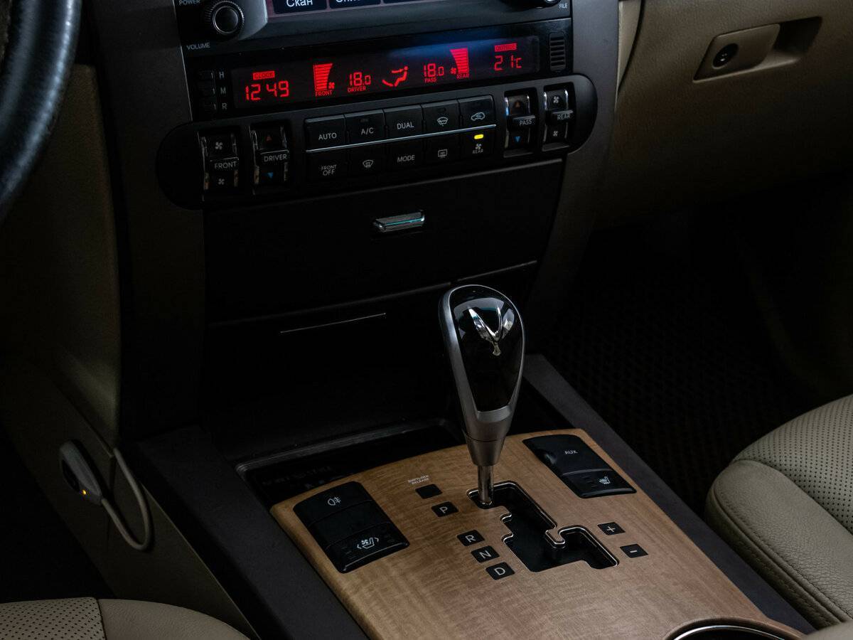 Kia Mohave с пробегом — 2012 год. Фото: #12