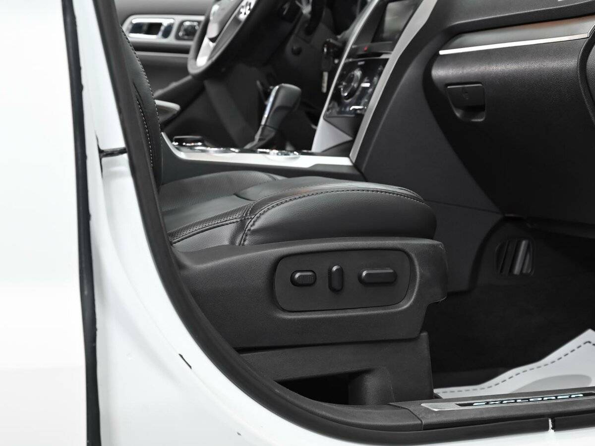 Ford Explorer с пробегом — 2013 год. Фото: #12