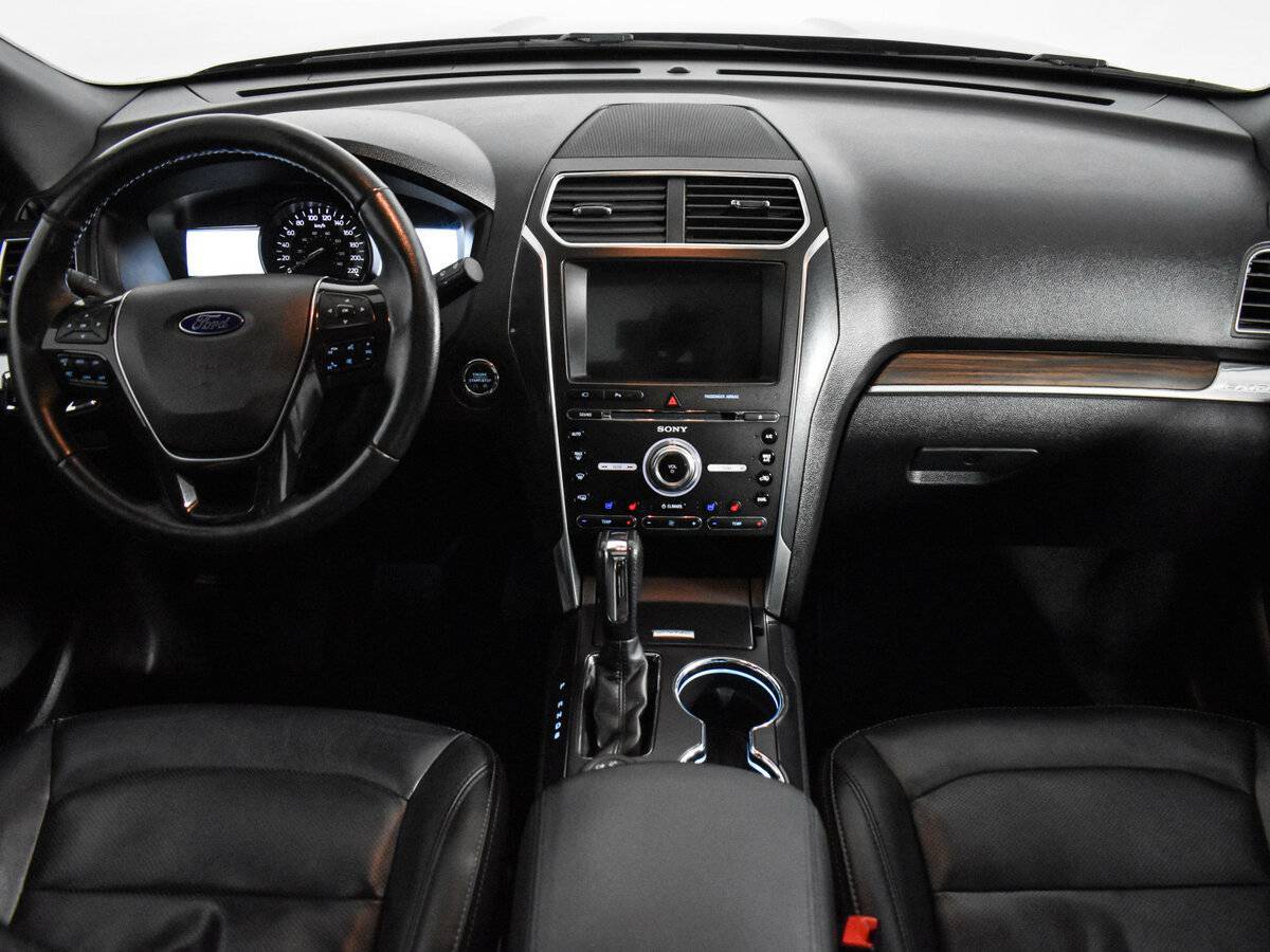 Ford Explorer с пробегом — 2016 год. Фото: #13