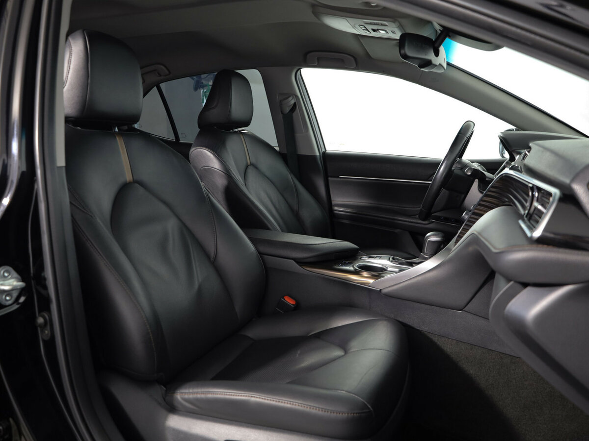 Toyota Camry с пробегом — 2021 год. Фото: #8