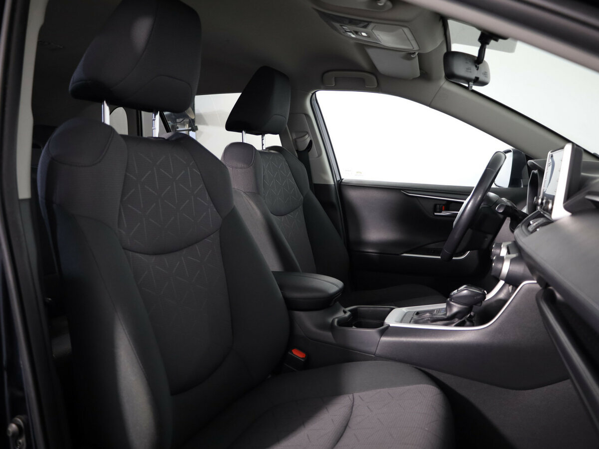 Toyota RAV4 с пробегом — 2019 год. Фото: #11