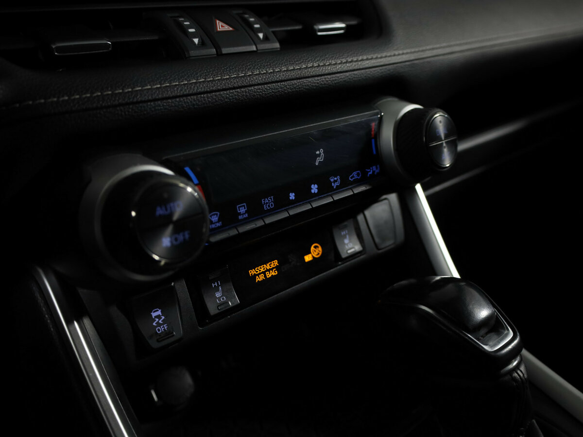 Toyota RAV4 с пробегом — 2019 год. Фото: #20