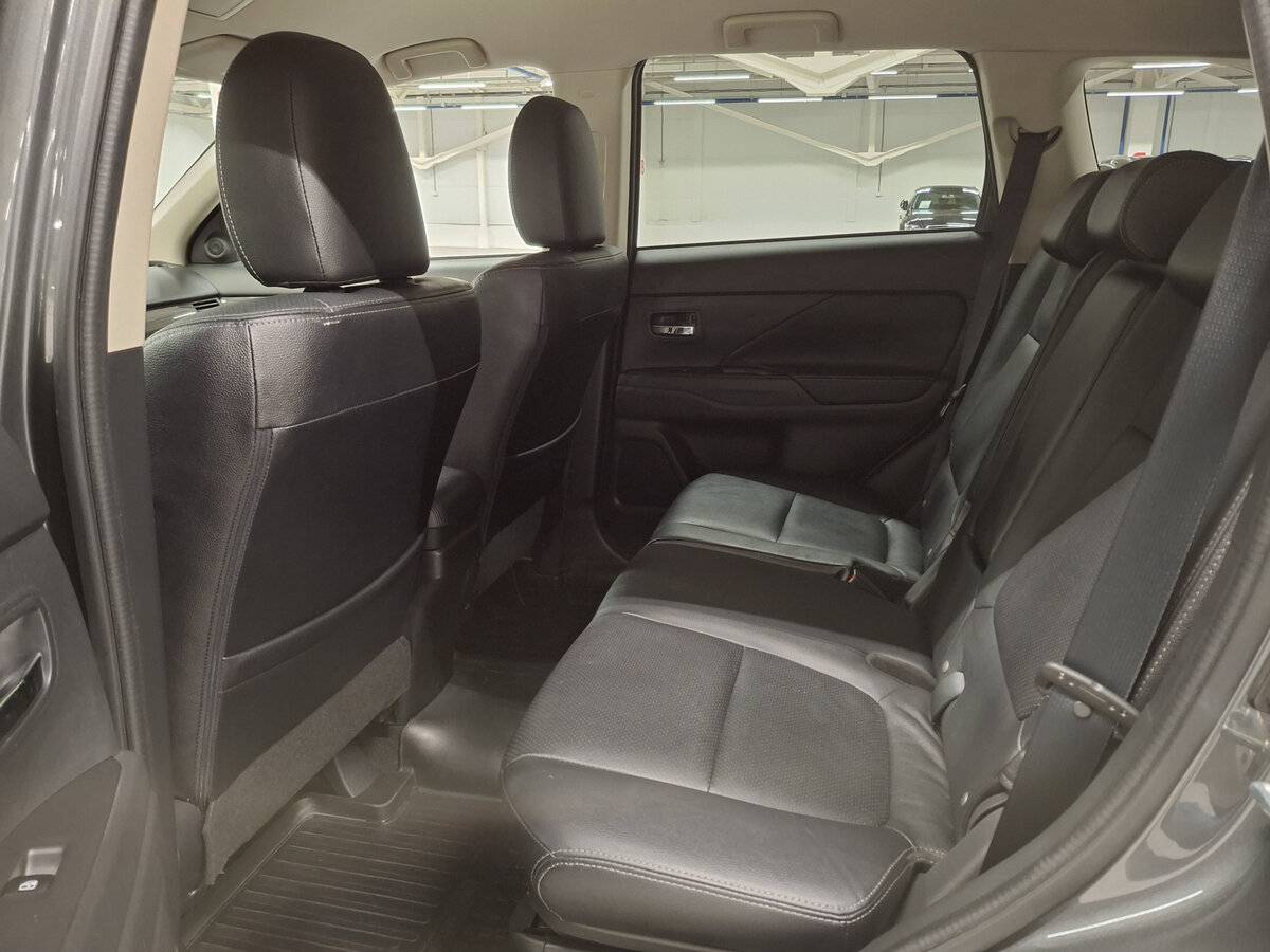 Mitsubishi Outlander с пробегом — 2016 год. Фото: #11