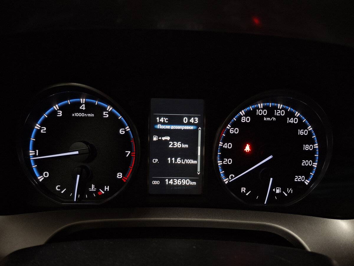 Toyota RAV4 с пробегом — 2015 год. Фото: #11