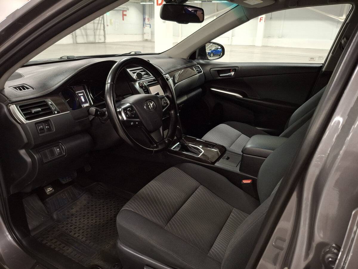 Toyota Camry с пробегом — 2016 год. Фото: #14