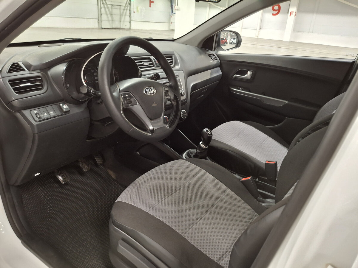 Kia Rio с пробегом — 2015 год. Фото: #14