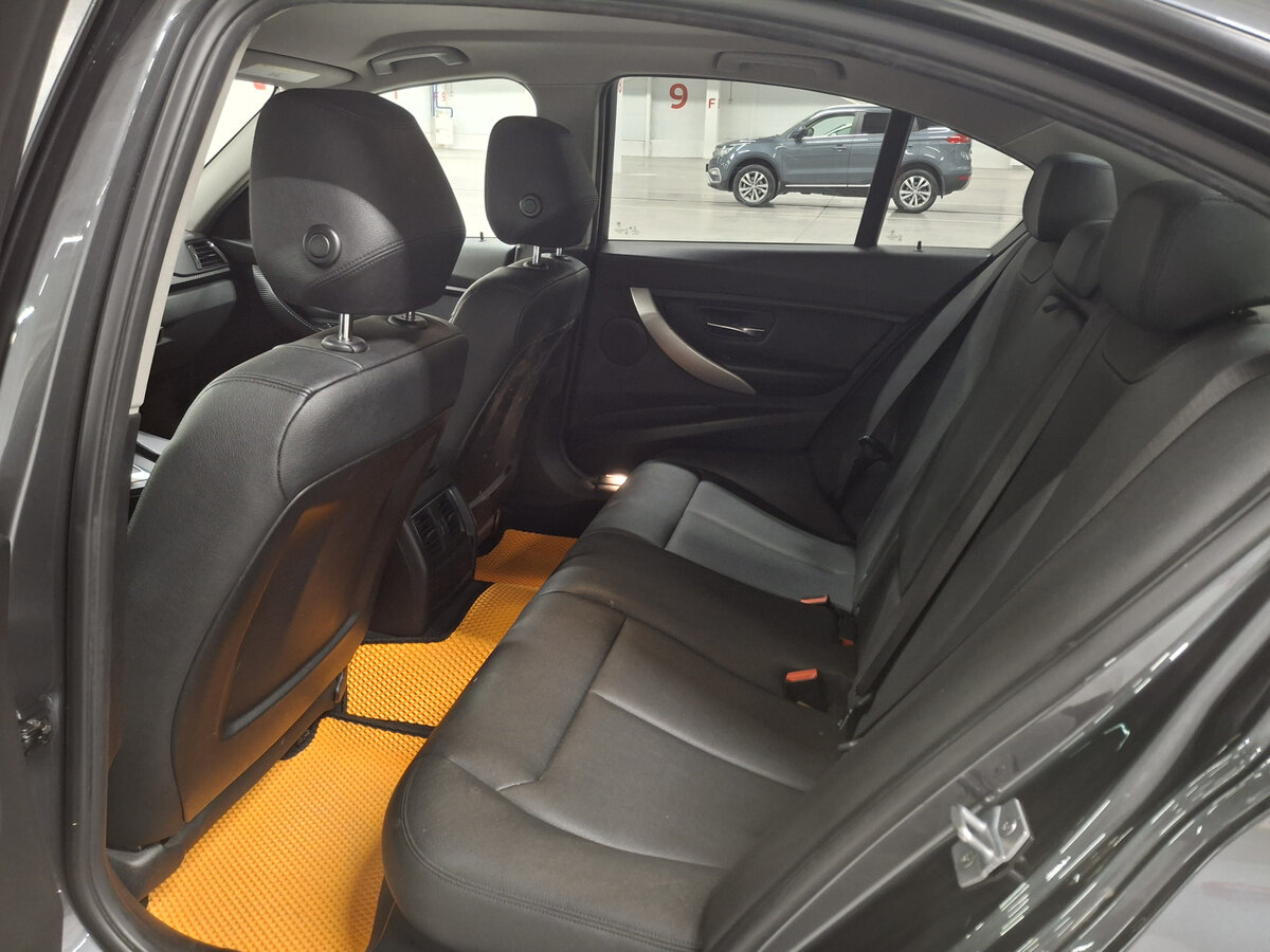 BMW 3 серии с пробегом — 2018 год. Фото: #10