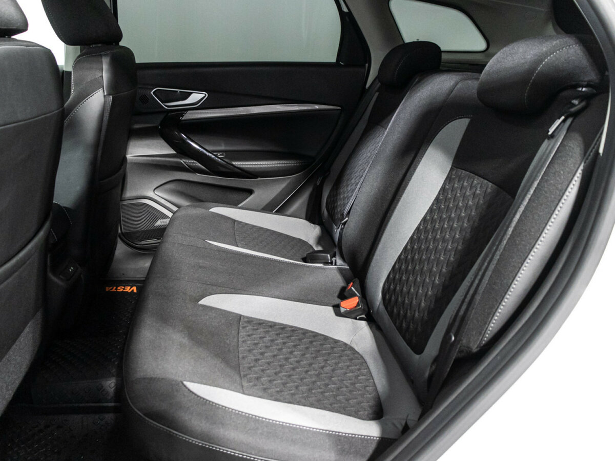 Lada (ВАЗ) Vesta с пробегом — 2024 год. Фото: #9