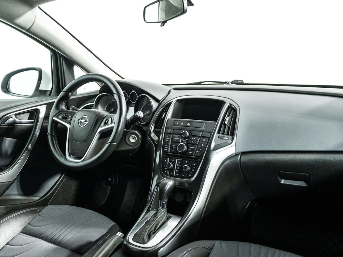Opel Astra с пробегом — 2014 год. Фото: #8