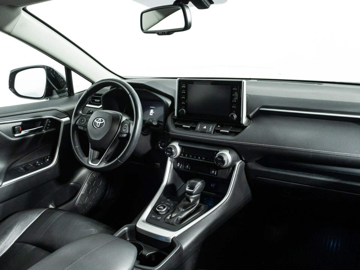 Toyota RAV4 с пробегом — 2019 год. Фото: #8