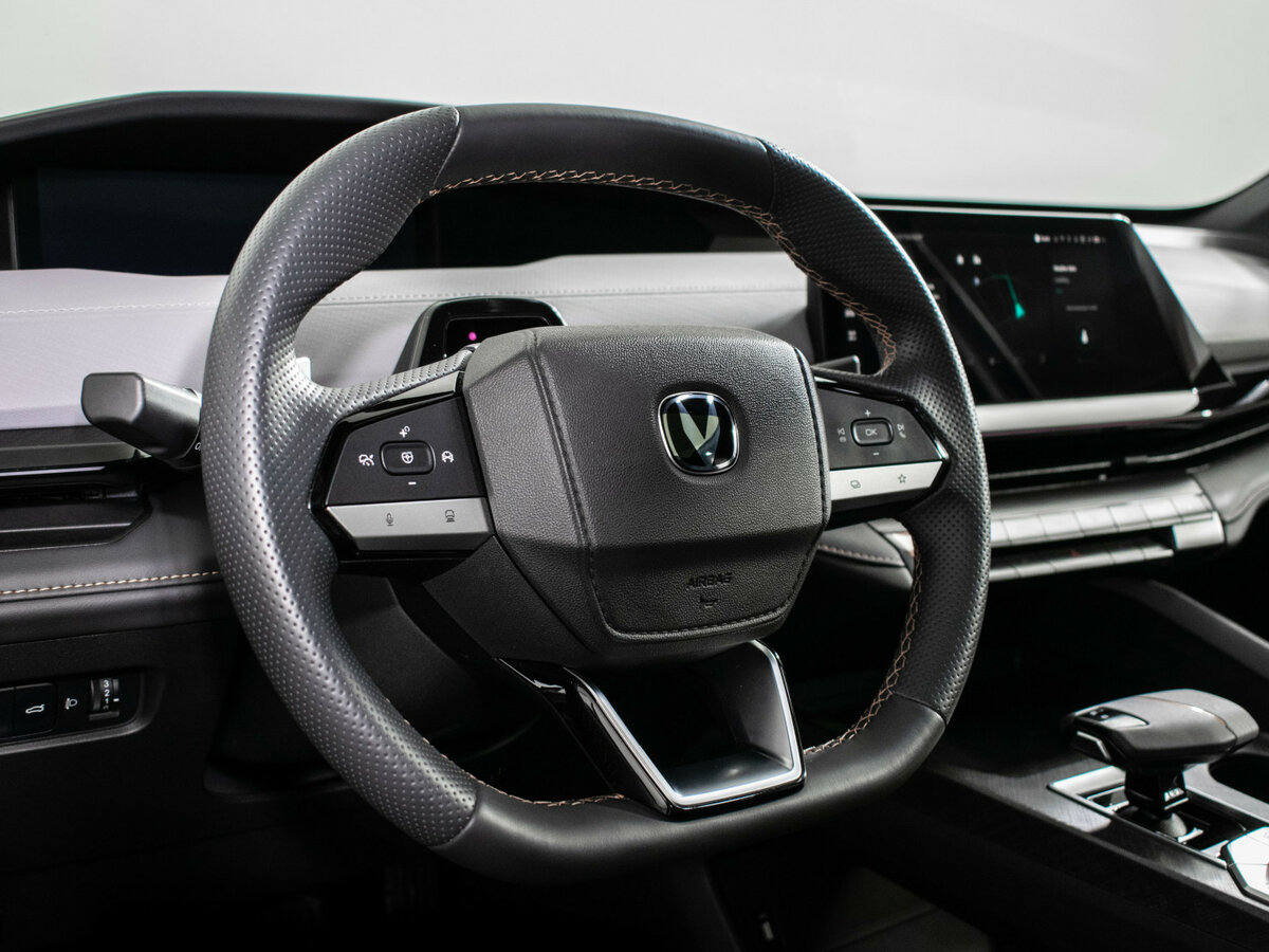 Changan UNI-V с пробегом — 2023 год. Фото: #13