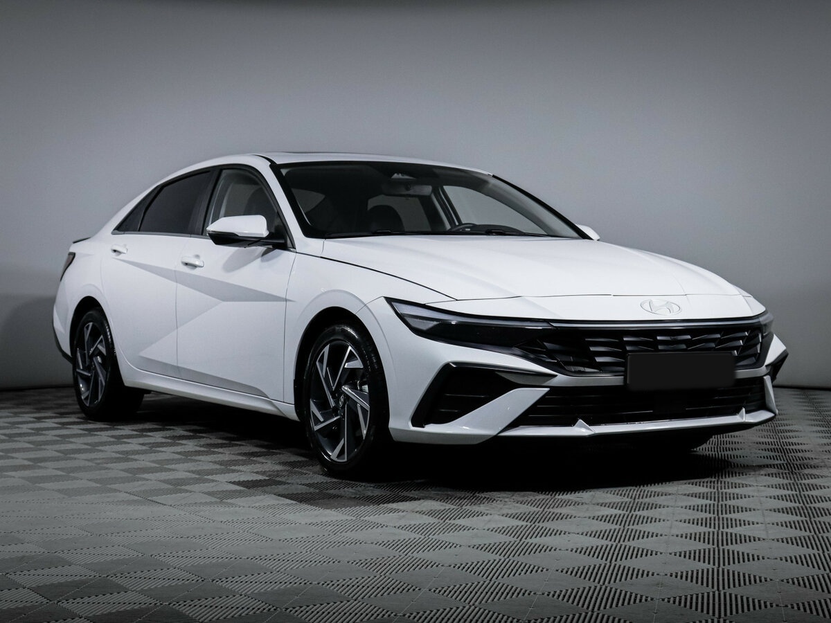 Hyundai Elantra с пробегом — 2024 год. Фото: #2