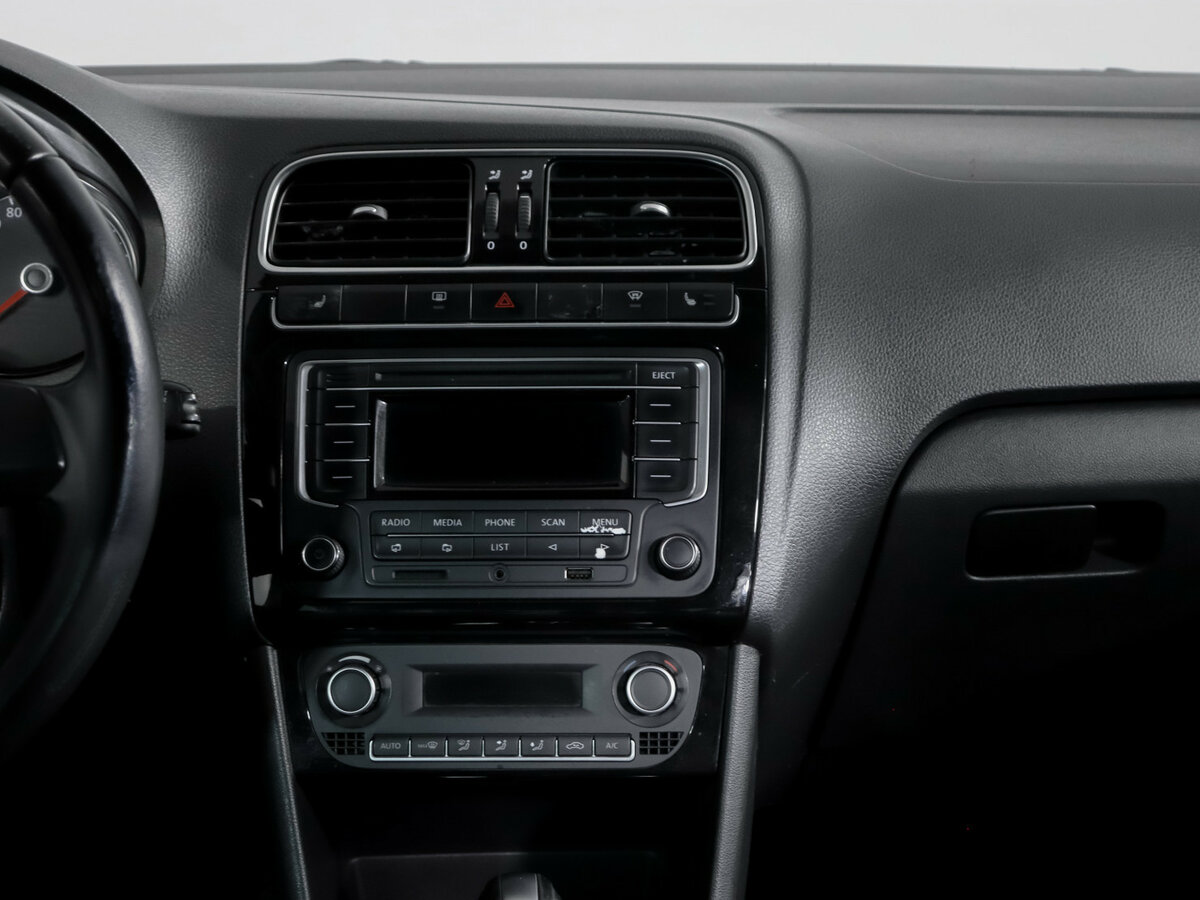 Volkswagen Polo с пробегом — 2014 год. Фото: #9