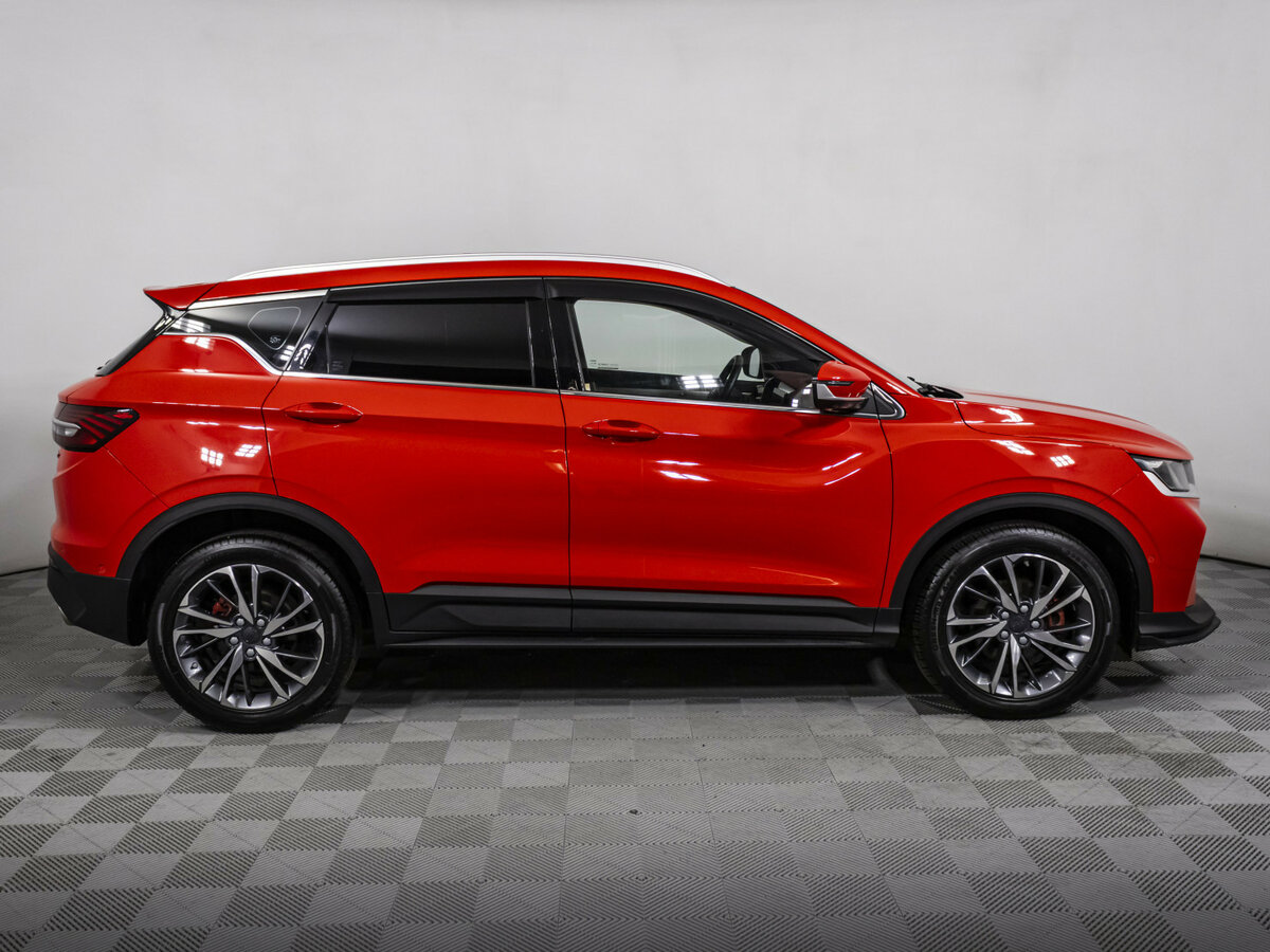 Geely Coolray с пробегом — 2022 год. Фото: #3