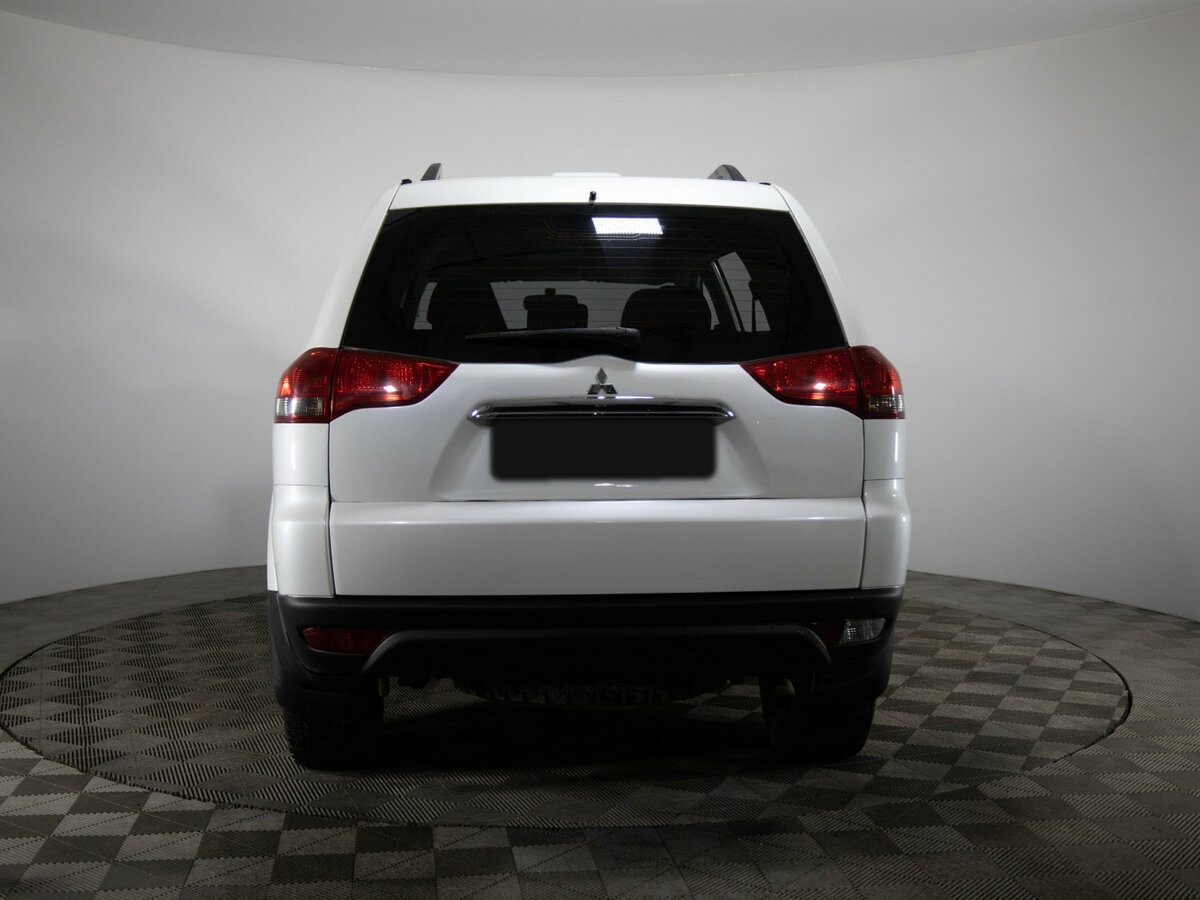 Mitsubishi Pajero Sport с пробегом — 2014 год. Фото: #5