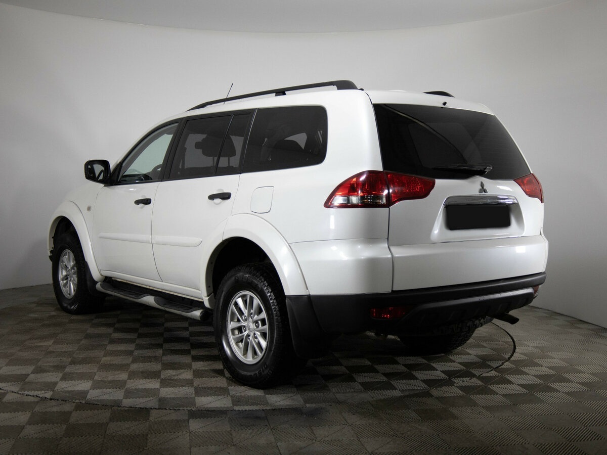 Mitsubishi Pajero Sport с пробегом — 2014 год. Фото: #6