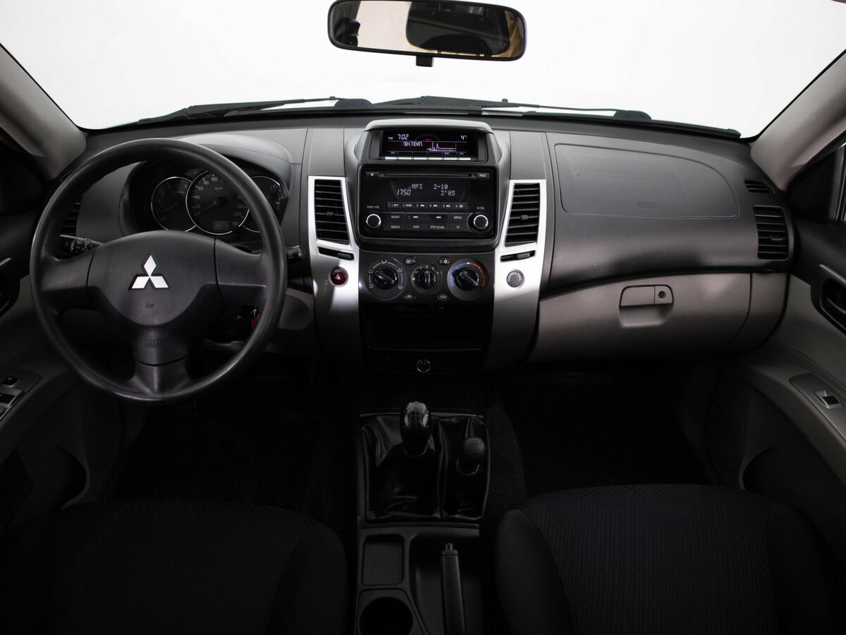 Mitsubishi Pajero Sport с пробегом — 2014 год. Фото: #9