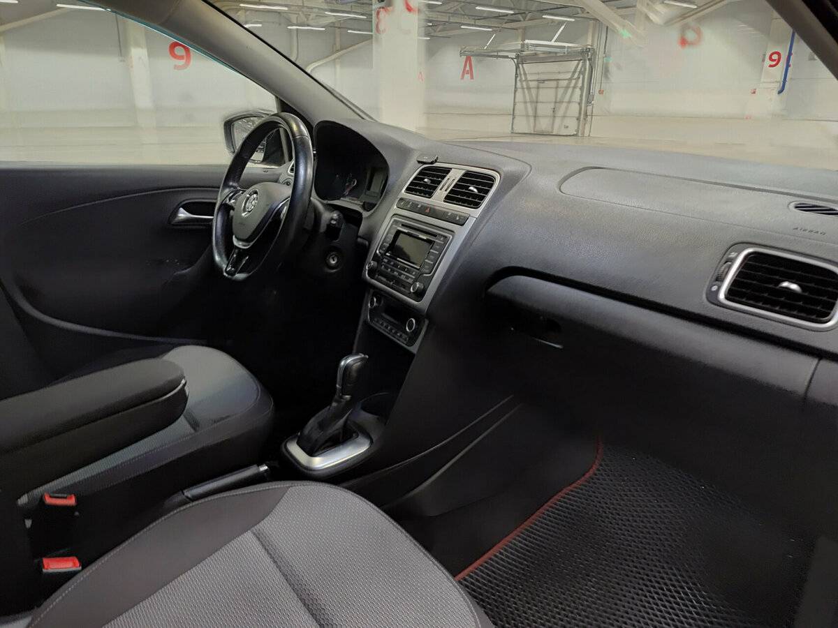 Volkswagen Polo с пробегом — 2016 год. Фото: #9