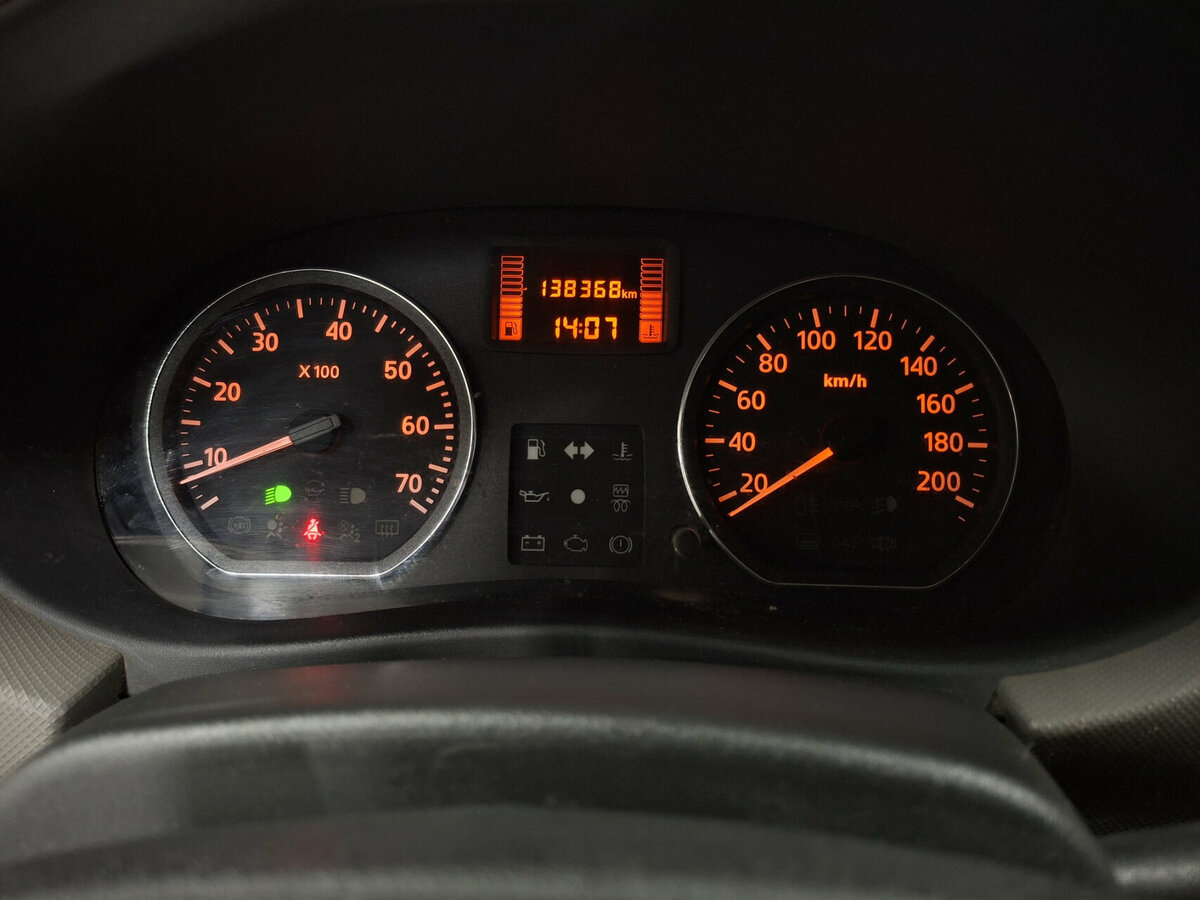 Renault Sandero с пробегом — 2014 год. Фото: #12