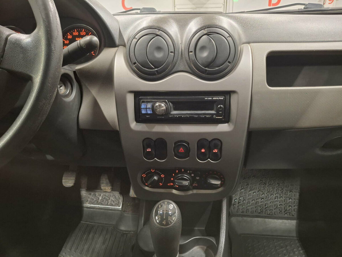 Renault Sandero с пробегом — 2014 год. Фото: #14