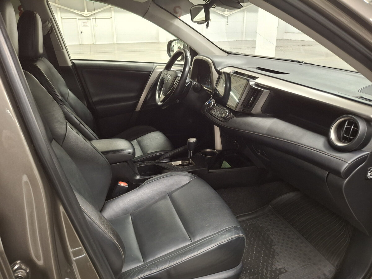 Toyota RAV4 с пробегом — 2013 год. Фото: #10
