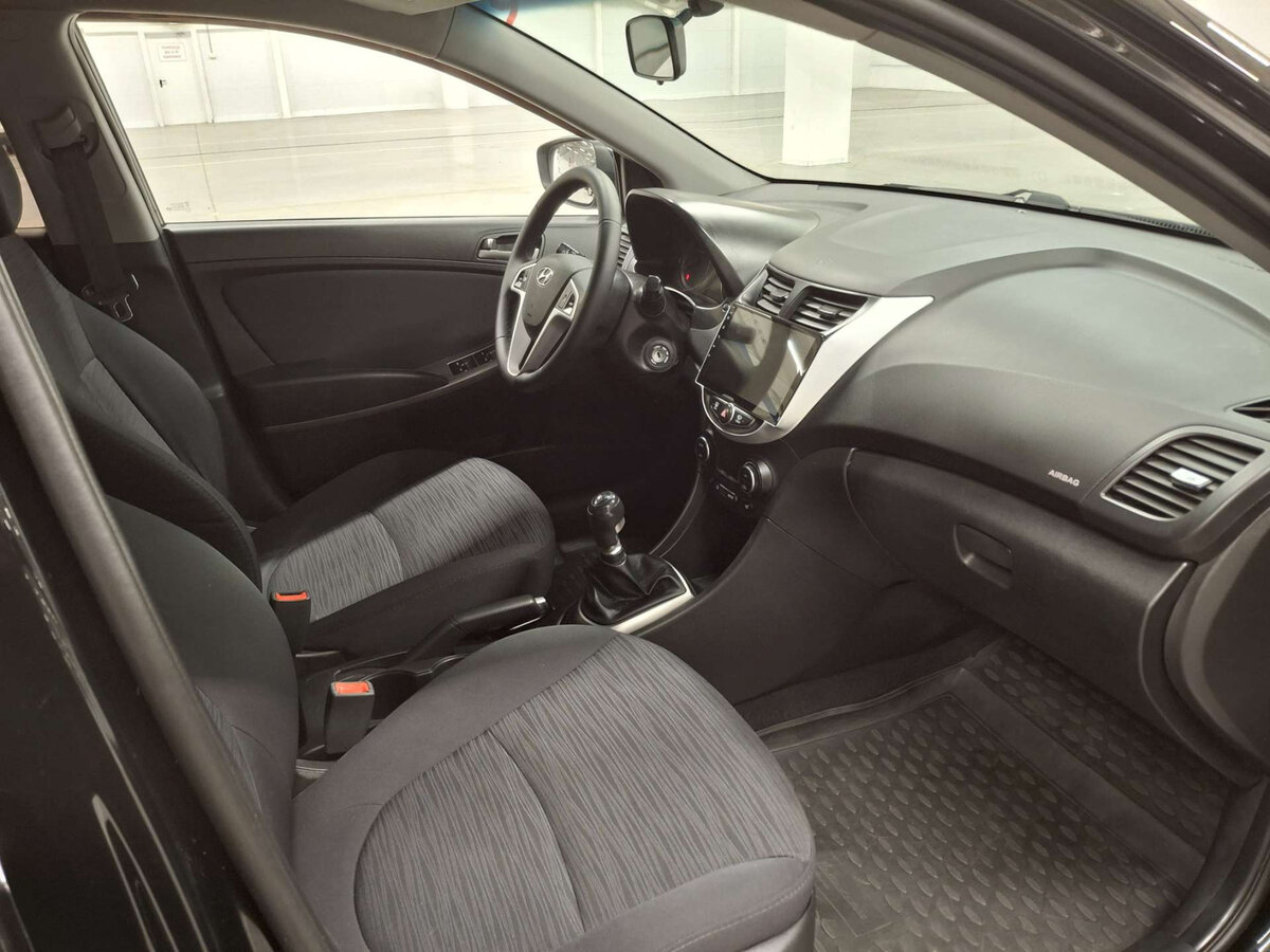 Hyundai Solaris с пробегом — 2016 год. Фото: #10