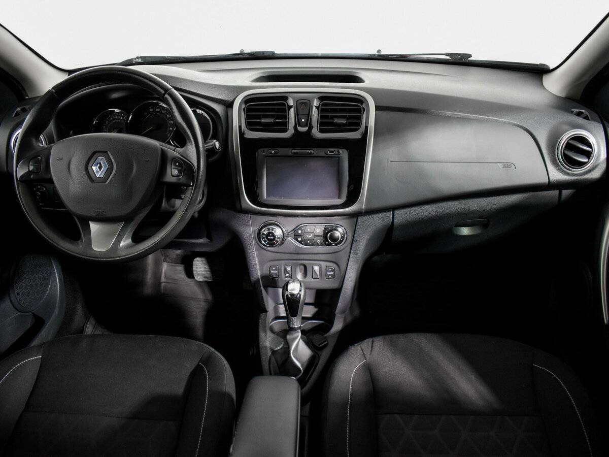 Renault Sandero с пробегом — 2016 год. Фото: #12