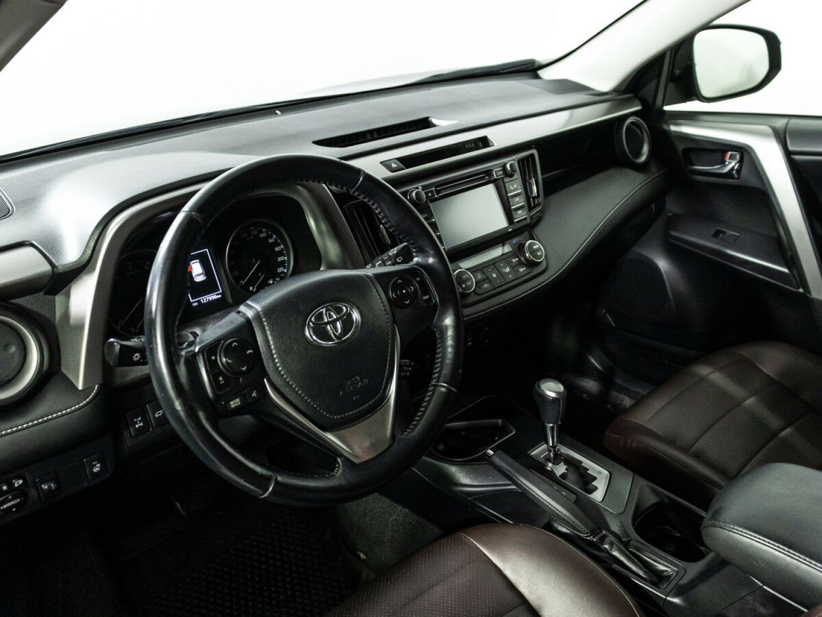 Toyota RAV4 с пробегом — 2016 год. Фото: #8