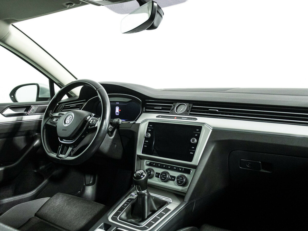 Volkswagen Passat с пробегом — 2017 год. Фото: #8
