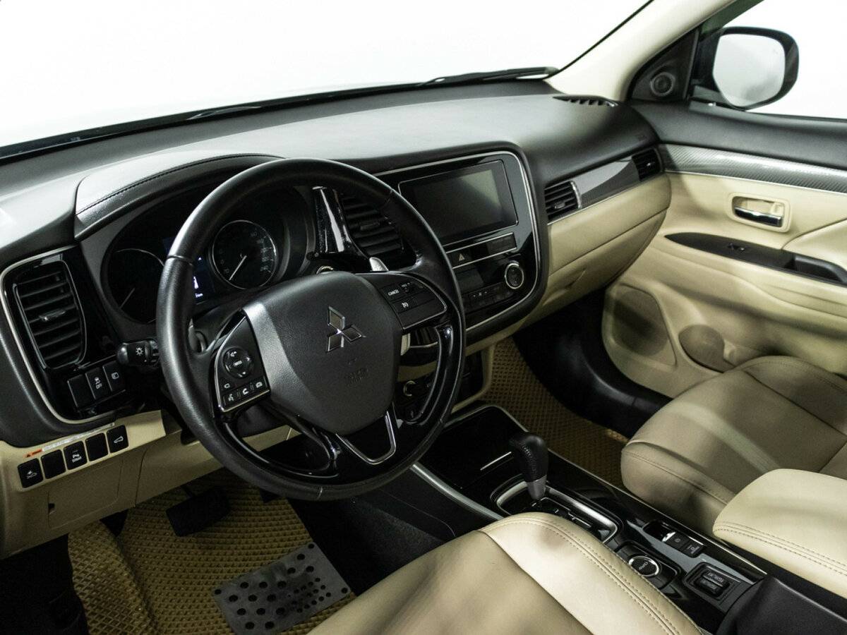 Mitsubishi Outlander с пробегом — 2020 год. Фото: #8