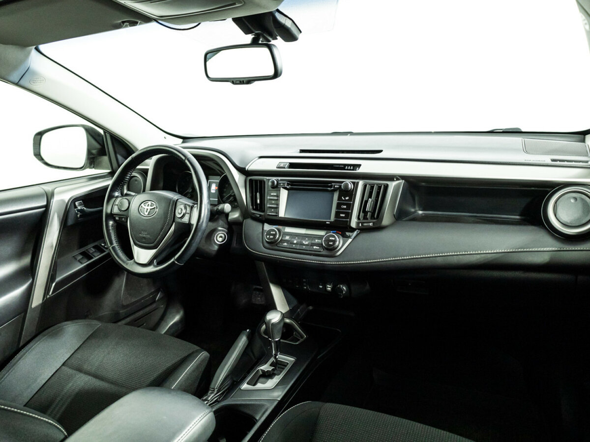 Toyota RAV4 с пробегом — 2016 год. Фото: #6