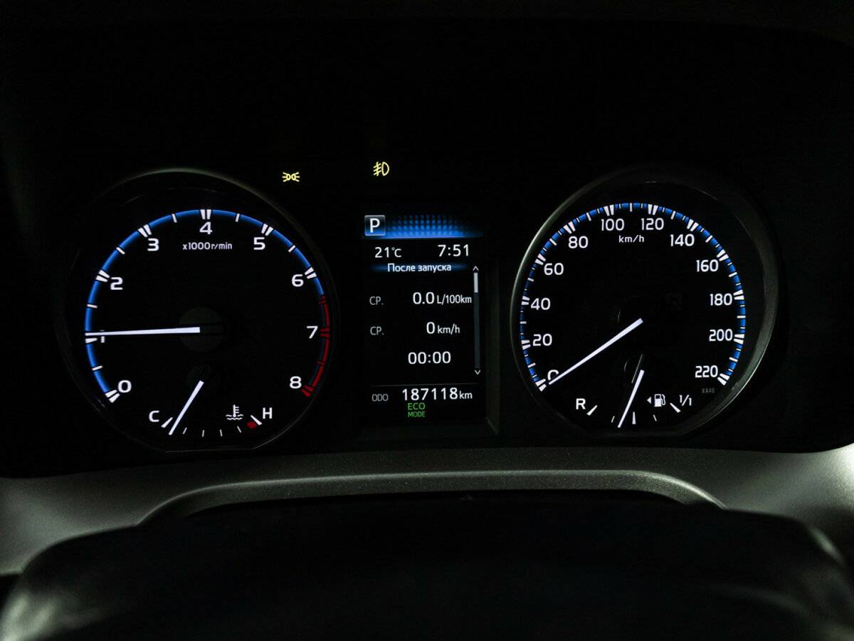 Toyota RAV4 с пробегом — 2016 год. Фото: #9