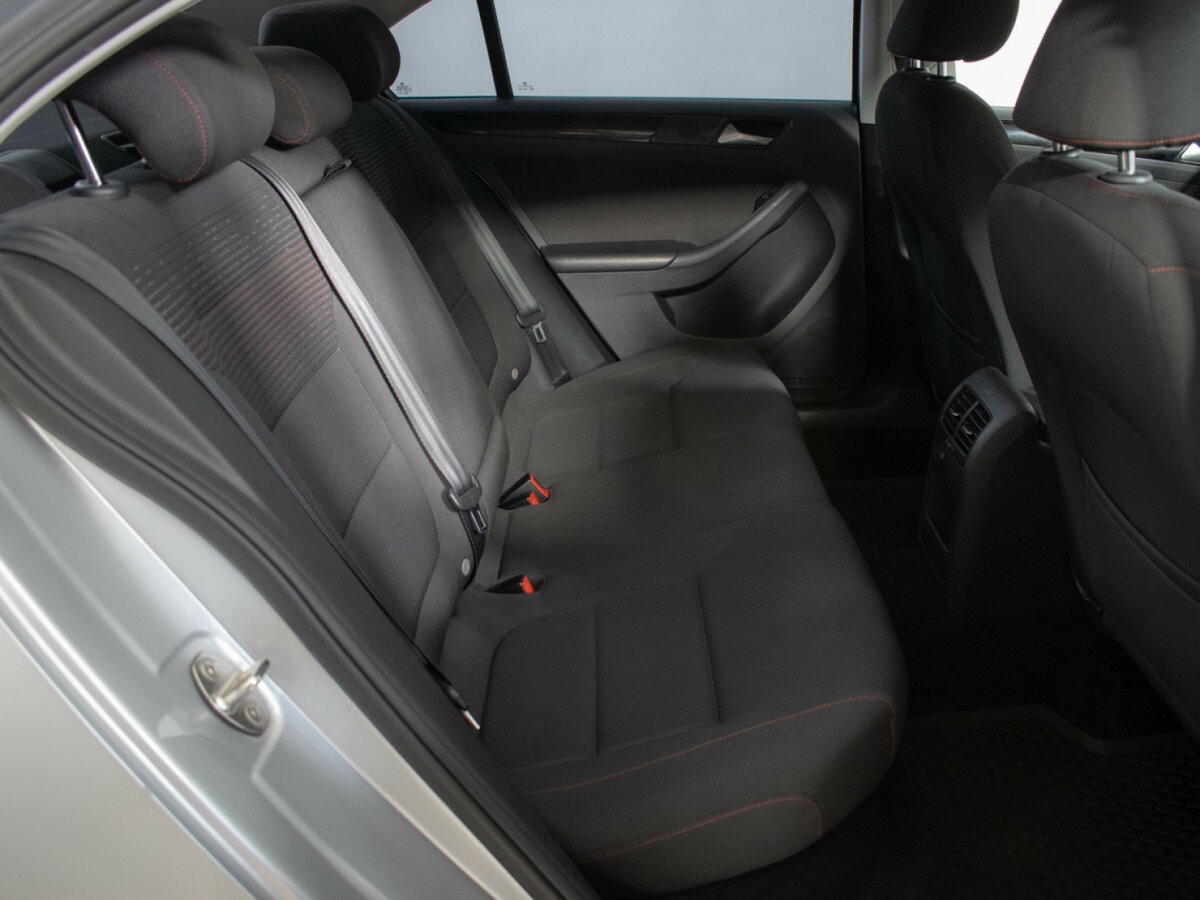 Volkswagen Jetta с пробегом — 2018 год. Фото: #9