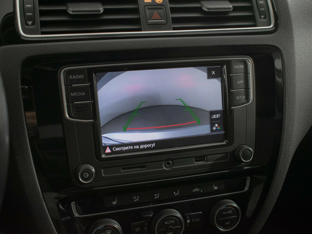 Volkswagen Jetta с пробегом — 2018 год. Фото: #12