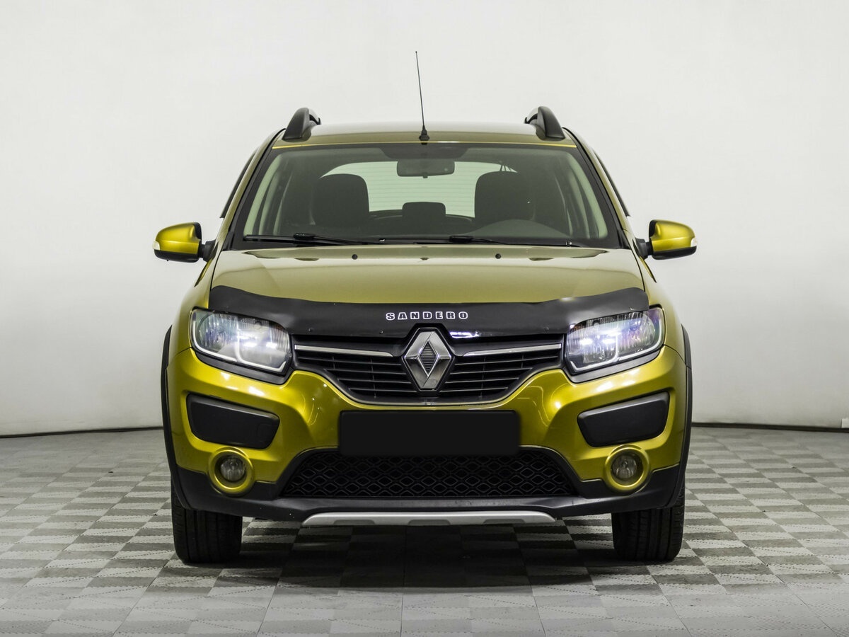 Renault Sandero с пробегом — 2015 год. Фото: #1
