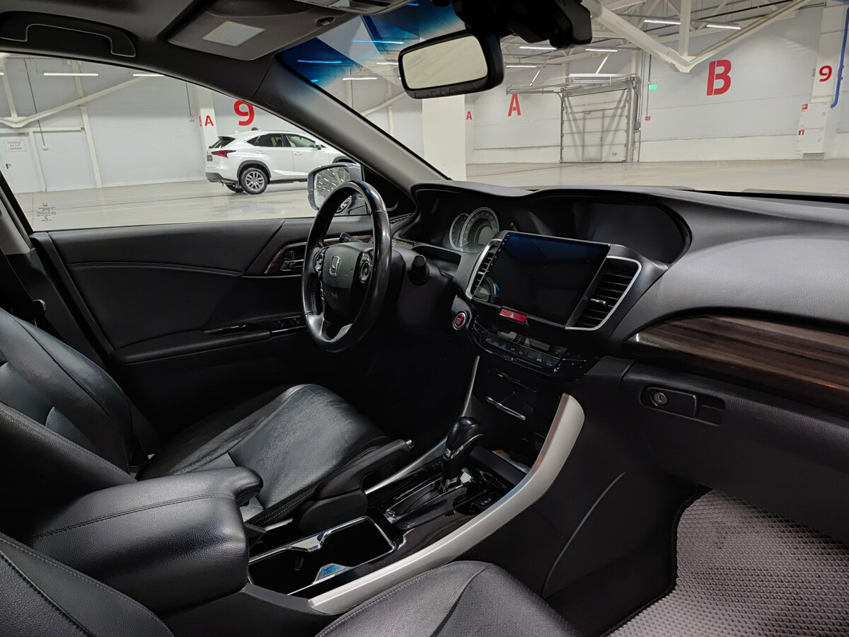 Honda Accord с пробегом — 2016 год. Фото: #10