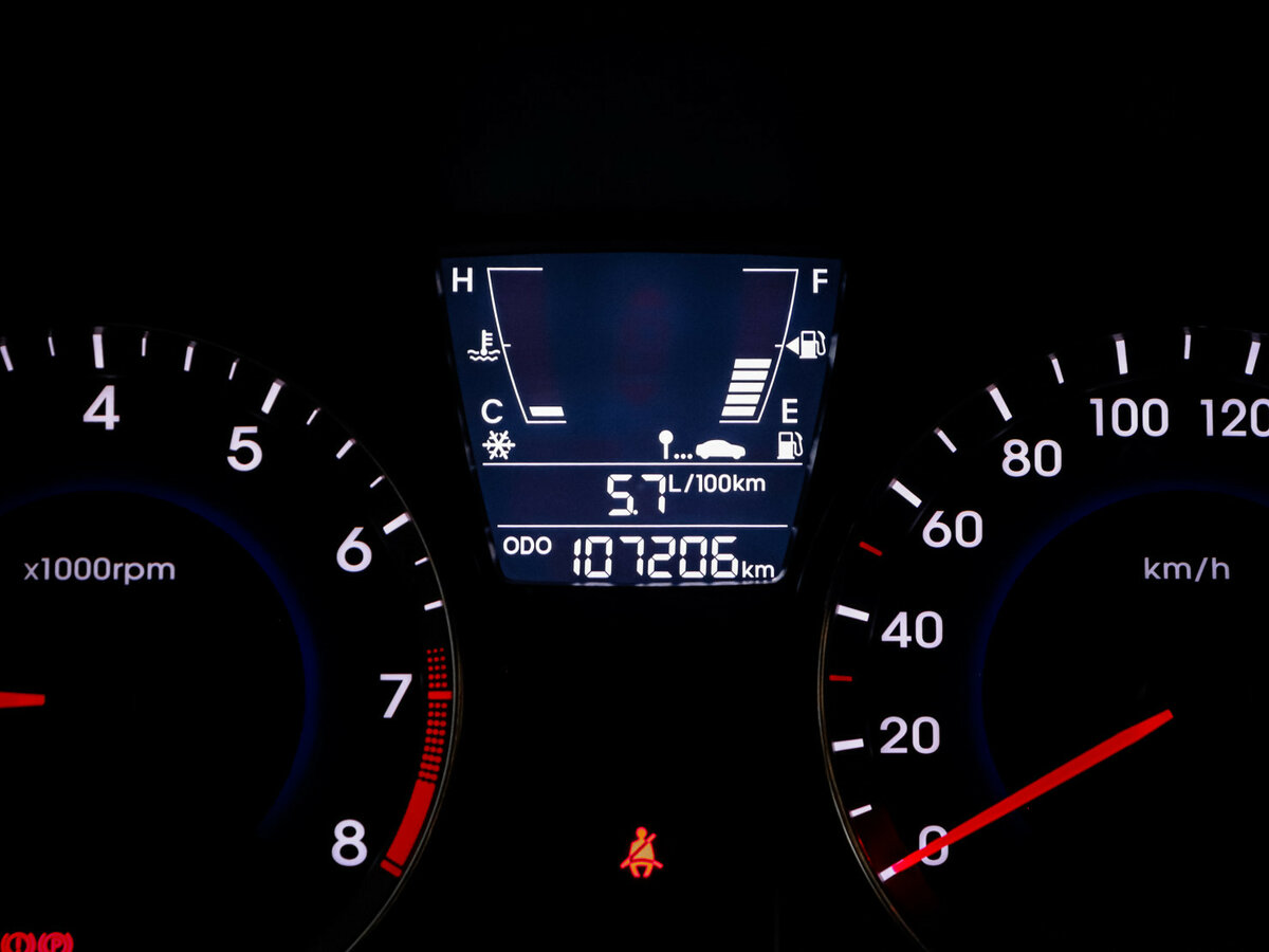 Hyundai Solaris с пробегом — 2013 год. Фото: #8